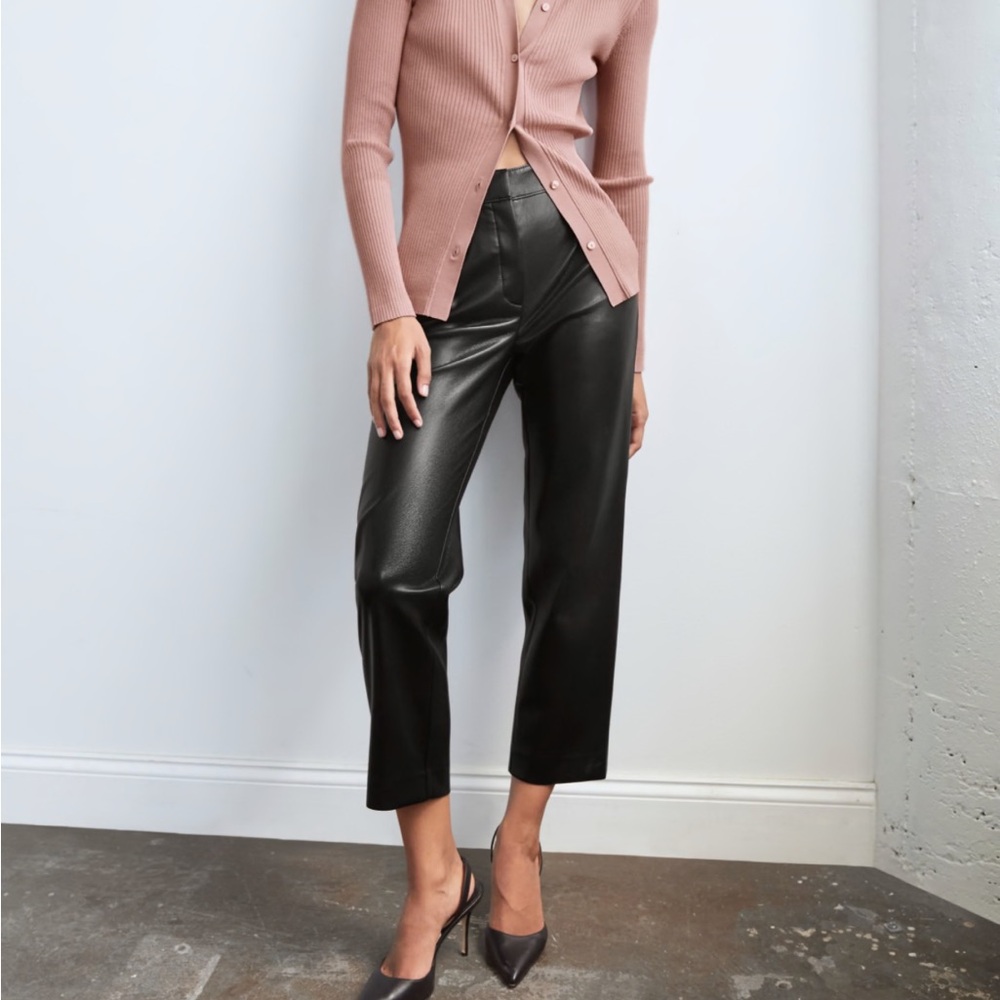 Aritzia Command Crop sz 4 Black